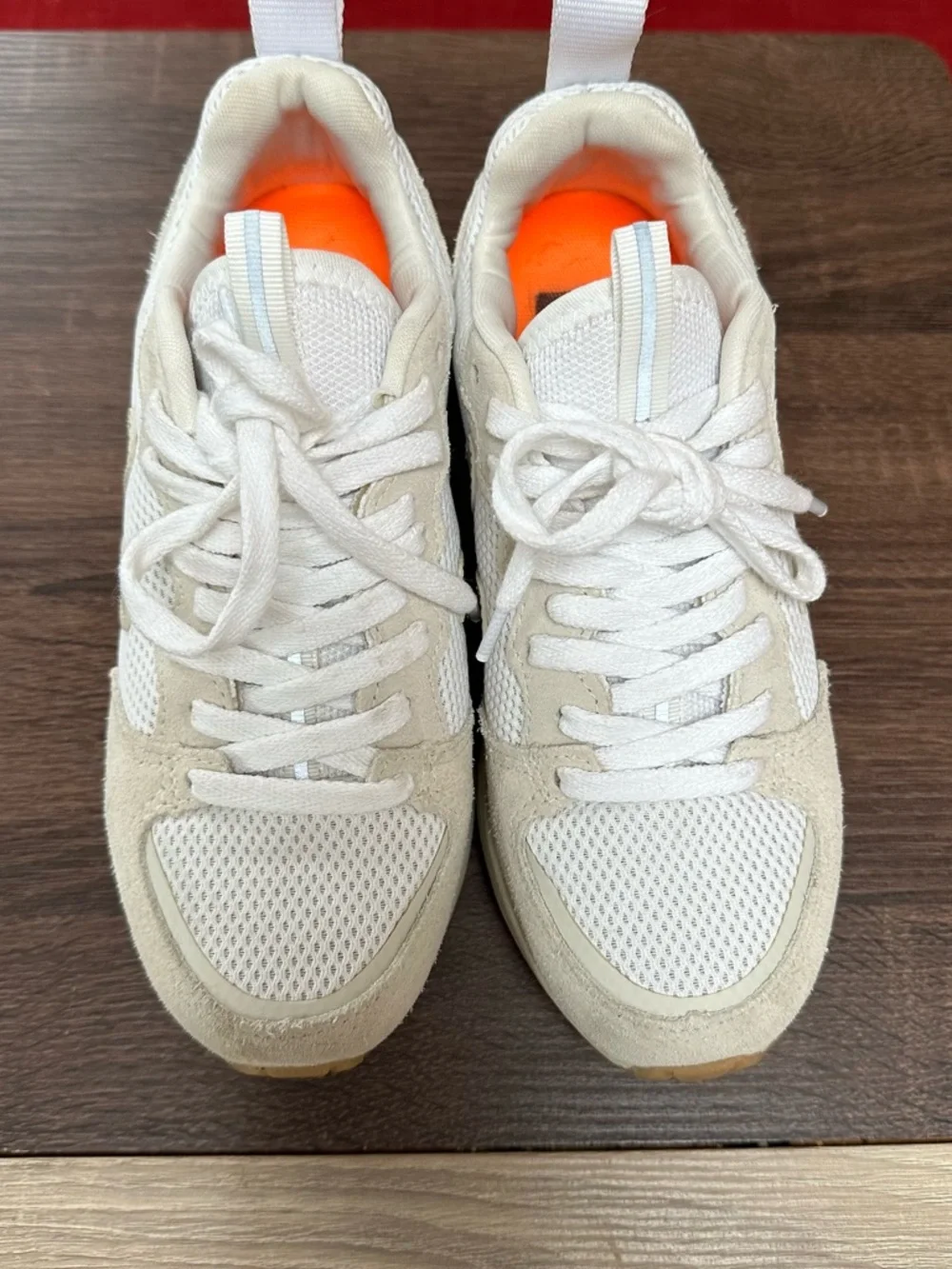 Veja Venturi Sneakers size 6 - Picture 2 of 10